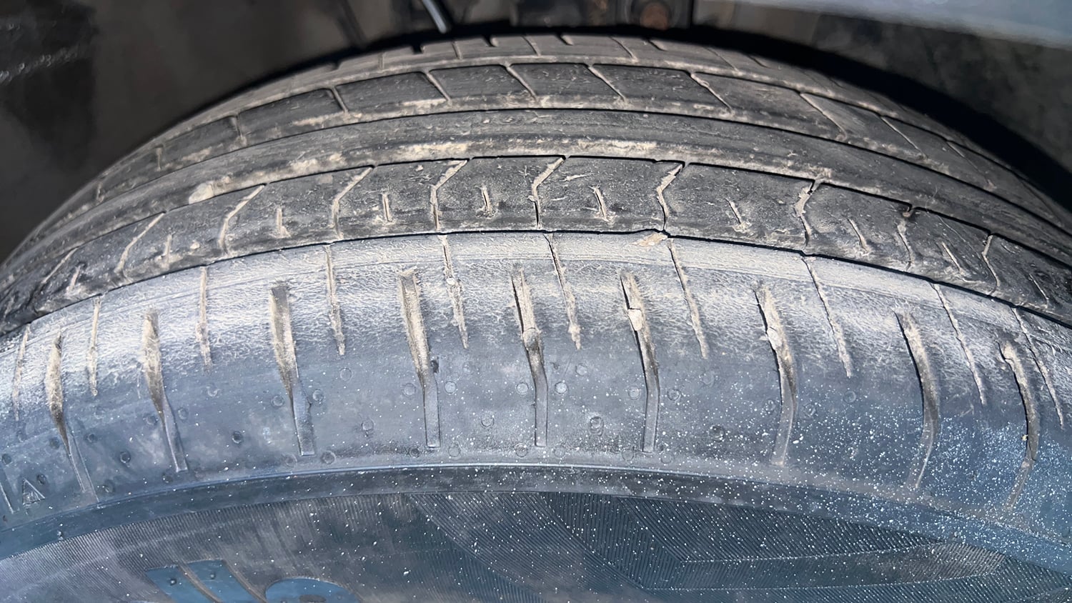 Used 2021 Hyundai Venue S 1.0 Turbo DCT Petrol Automatic tyres RIGHT FRONT TYRE TREAD VIEW