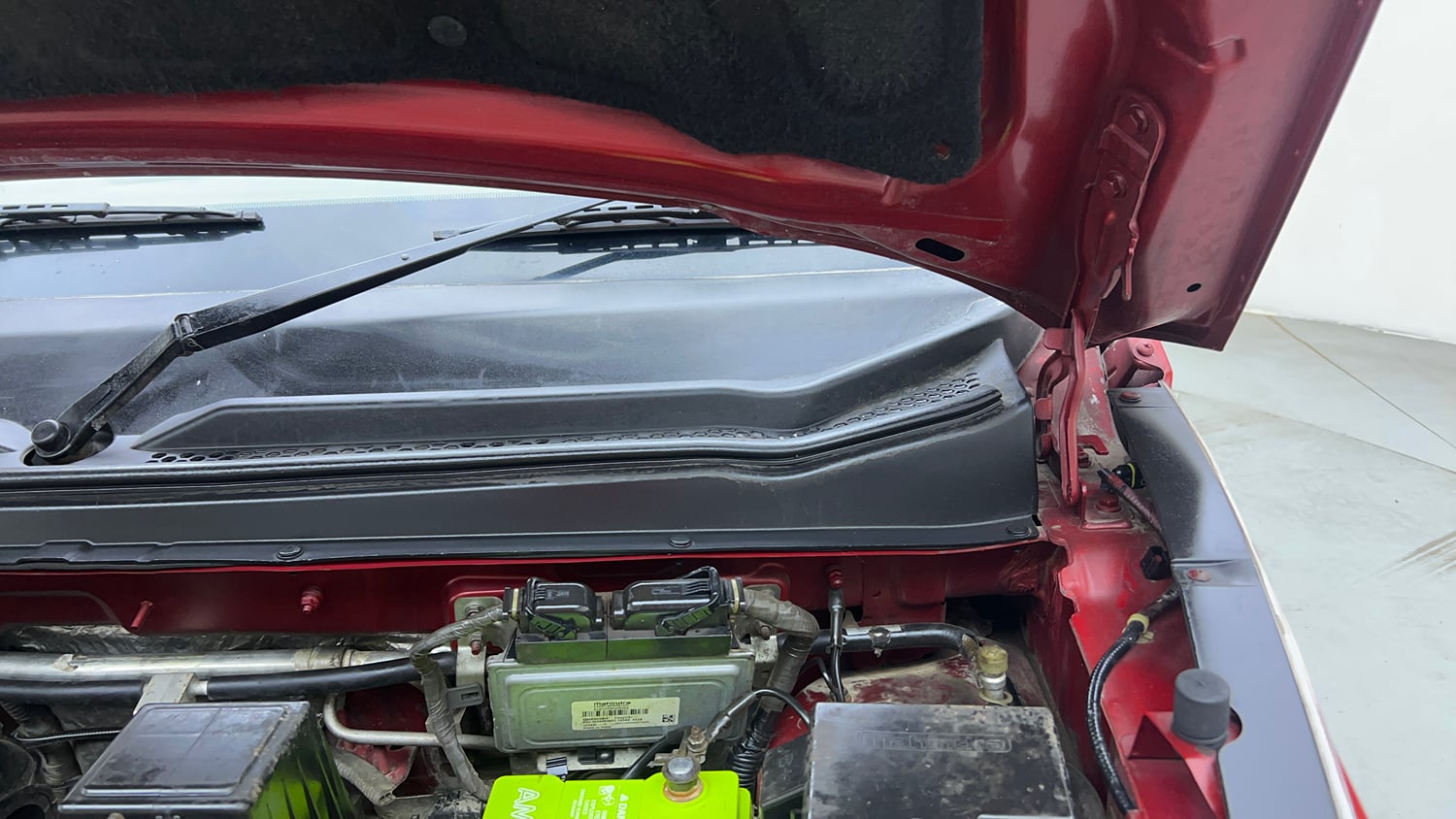 Used 2017 Mahindra KUV100 K6 6 STR Petrol Manual engine ENGINE LEFT SIDE HINGE & APRON VIEW