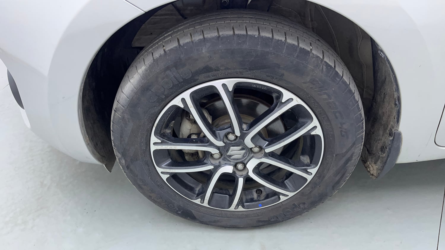 Used 2022 Maruti Suzuki Swift ZXi Plus Petrol Manual tyres LEFT FRONT TYRE RIM VIEW