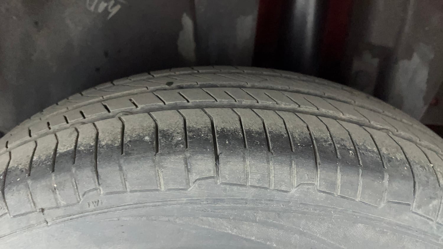 Used 2016 Maruti Suzuki Swift Deca Limited Edition VDi Diesel Manual tyres LEFT REAR TYRE TREAD VIEW