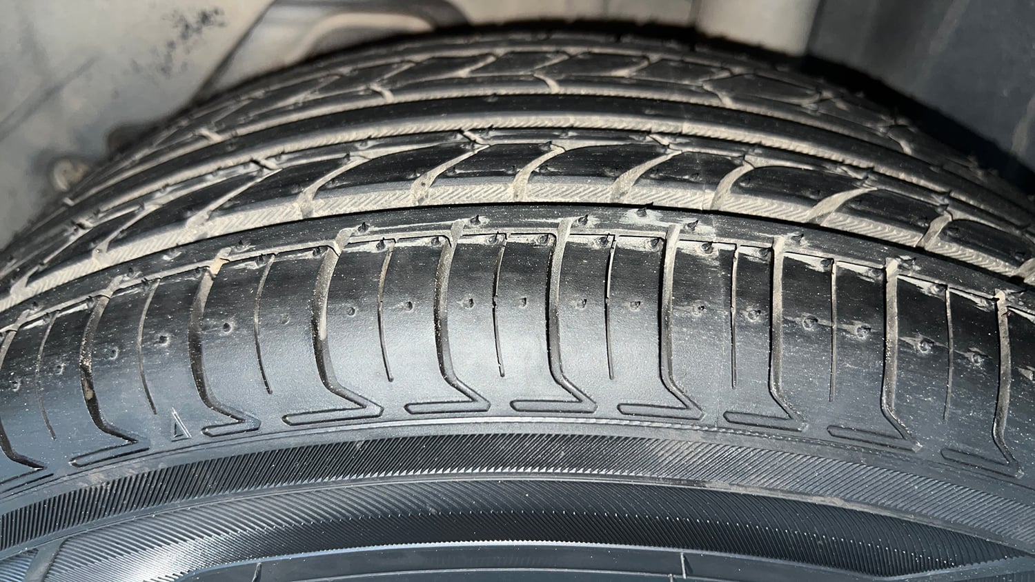 Used 2015 Ford Figo Aspire Titanium 1.5 Ti-VCT AT Petrol Automatic tyres LEFT REAR TYRE TREAD VIEW