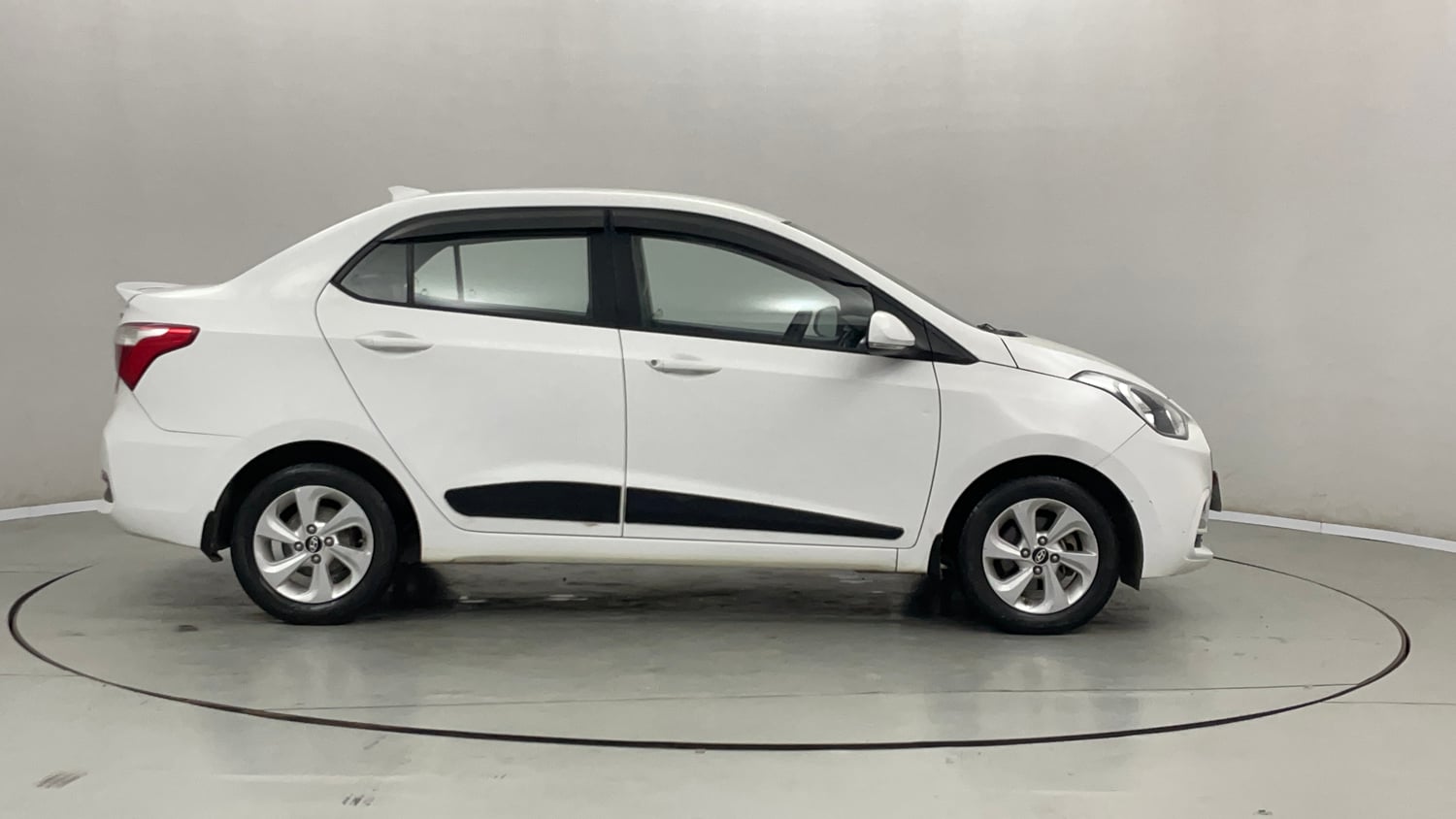 Used 2019 Hyundai Xcent SX Petrol Manual exterior RIGHT SIDE VIEW