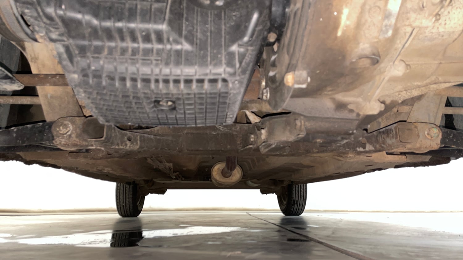 Used 2016 Renault Kwid RXT Petrol Manual extra FRONT LEFT UNDERBODY VIEW