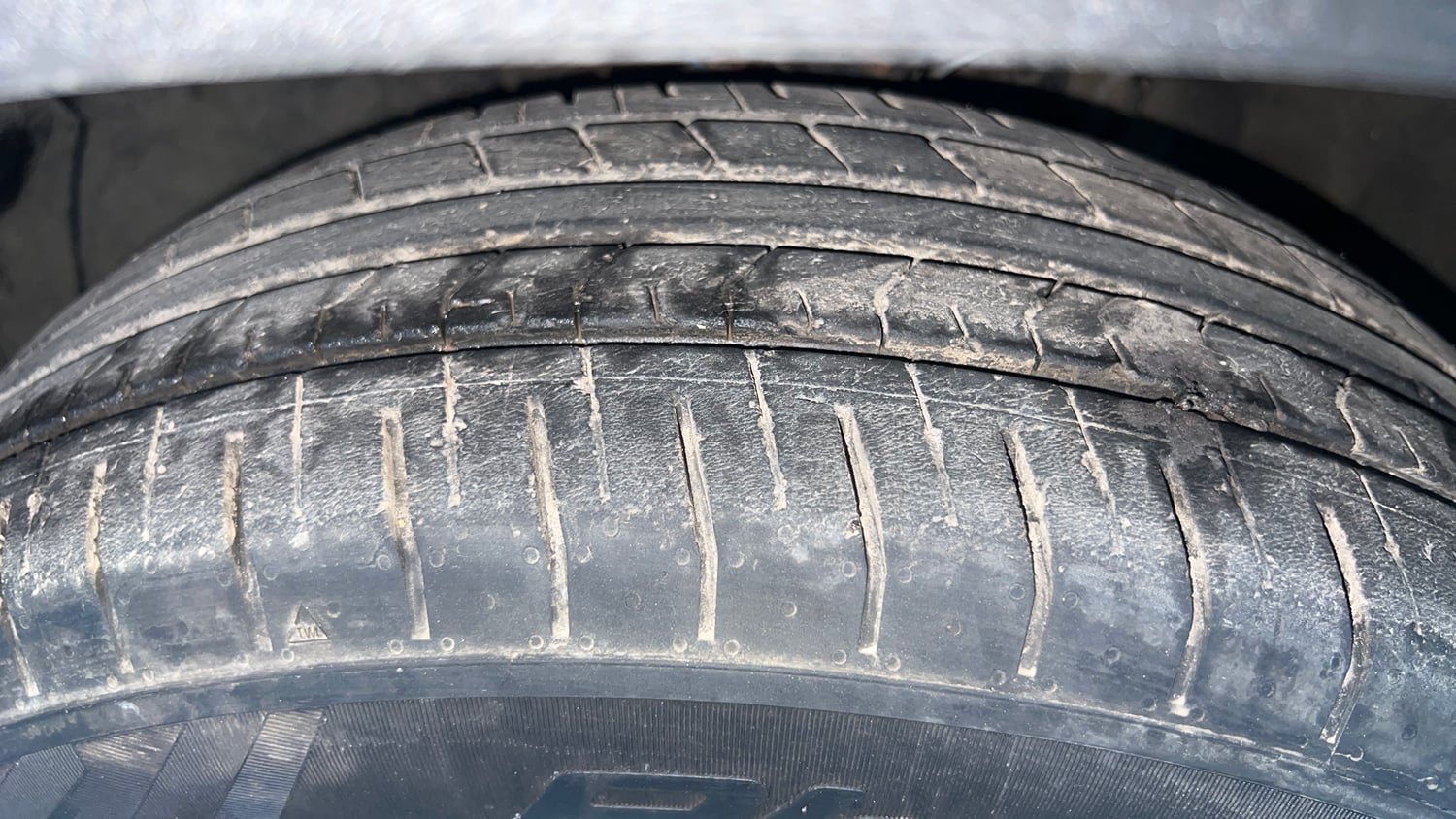 Used 2021 Hyundai Venue S 1.0 Turbo DCT Petrol Automatic tyres LEFT FRONT TYRE TREAD VIEW