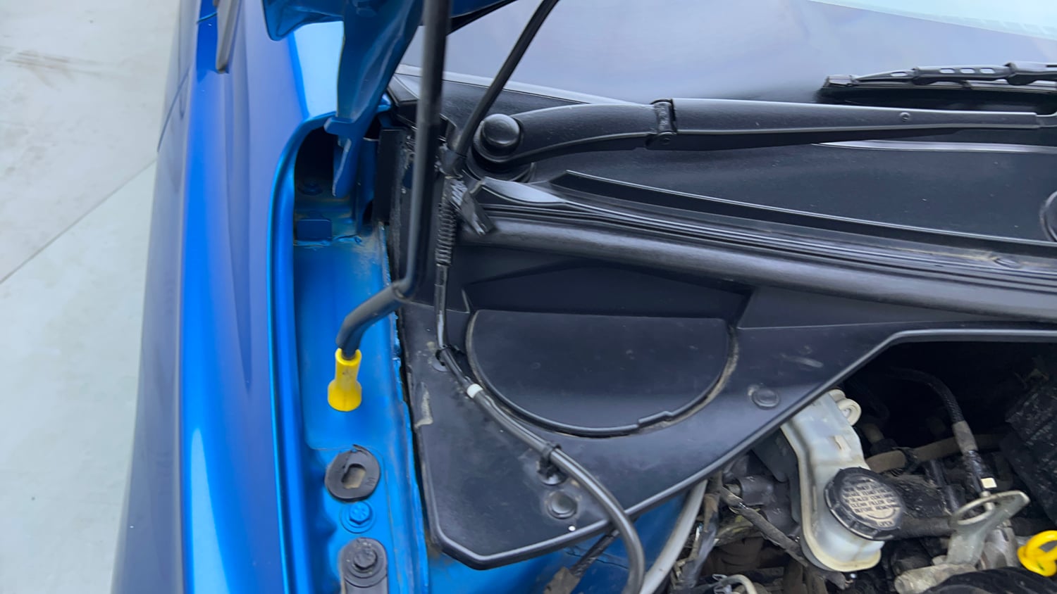 Used 2019 Tata Tiago Revotron XZA Plus Petrol Automatic engine ENGINE RIGHT SIDE HINGE & APRON VIEW