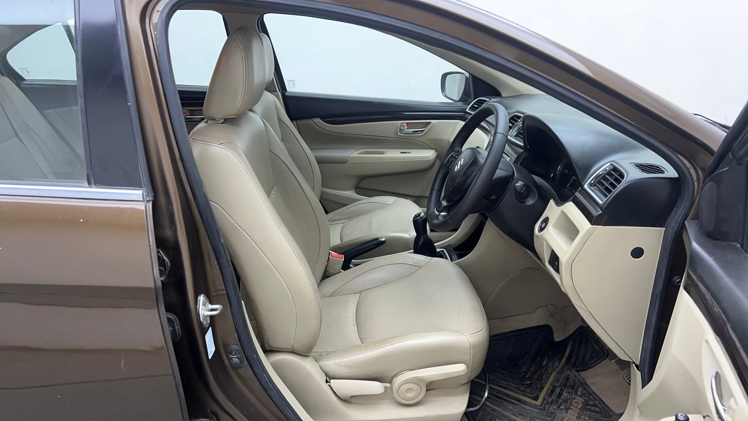 Used 2017 Maruti Suzuki Ciaz Alpha 1.4 MT Petrol Manual interior RIGHT SIDE FRONT DOOR CABIN VIEW