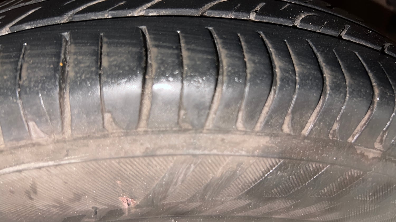 Used 2012 Hyundai i10 Magna 1.2 Kappa2 Petrol Manual tyres RIGHT FRONT TYRE TREAD VIEW