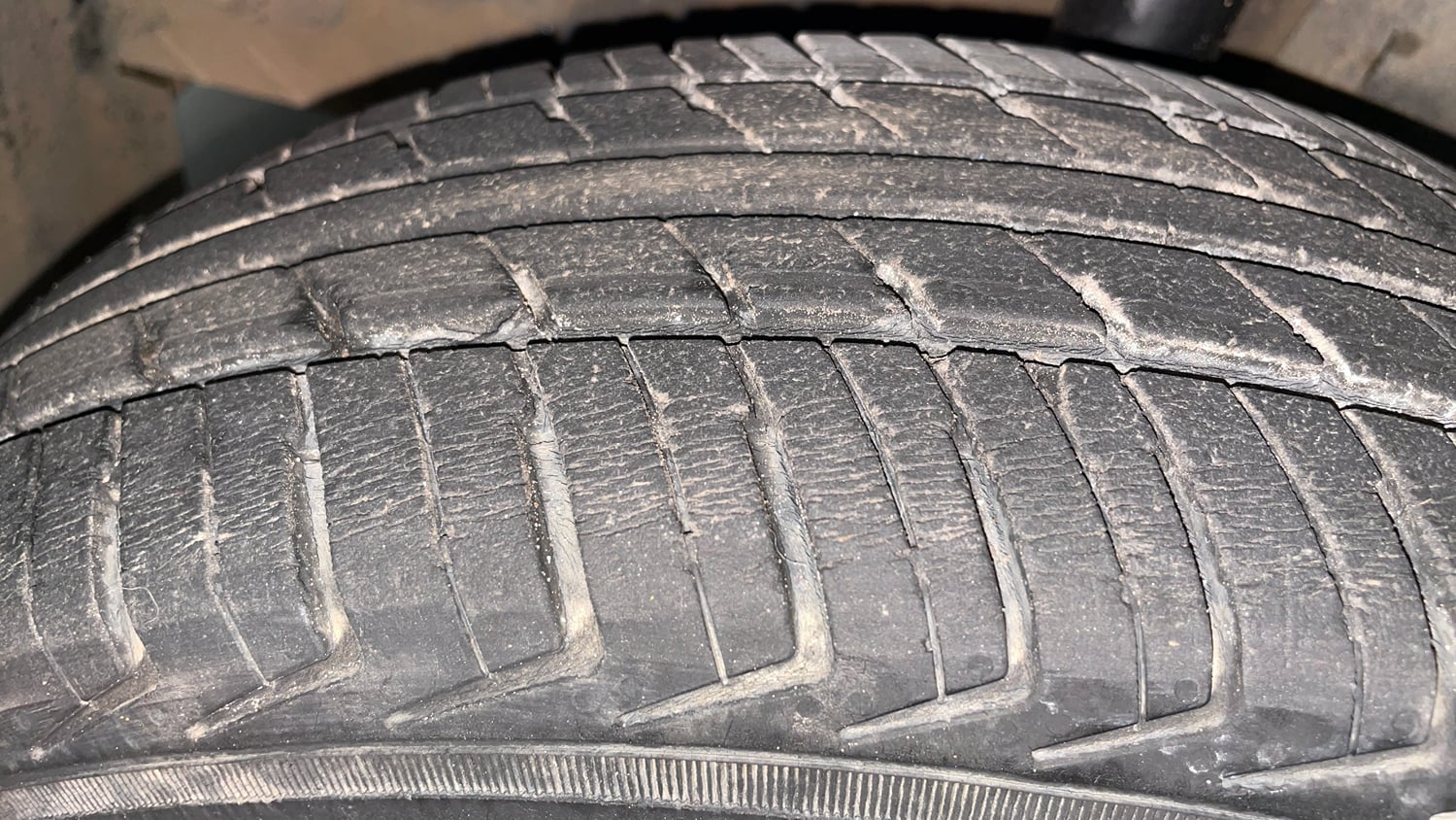 Used 2017 Renault Kwid 1.0 RXT Petrol Manual tyres LEFT FRONT TYRE TREAD VIEW