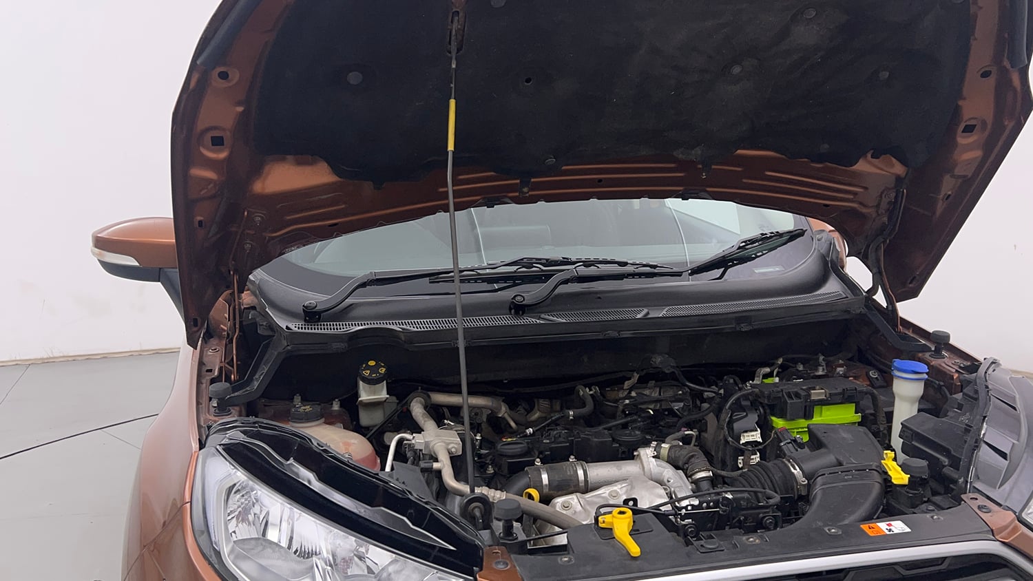 Used 2018 Ford EcoSport Trend + 1.5L TDCi Diesel Manual engine ENGINE RIGHT SIDE HINGE & APRON VIEW
