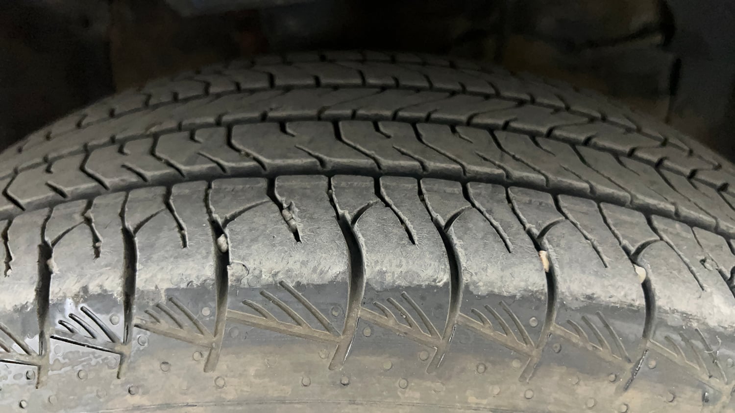 Used 2023 Toyota Urban Cruiser Hyryder V Hybrid Hybrid Automatic tyres RIGHT FRONT TYRE TREAD VIEW