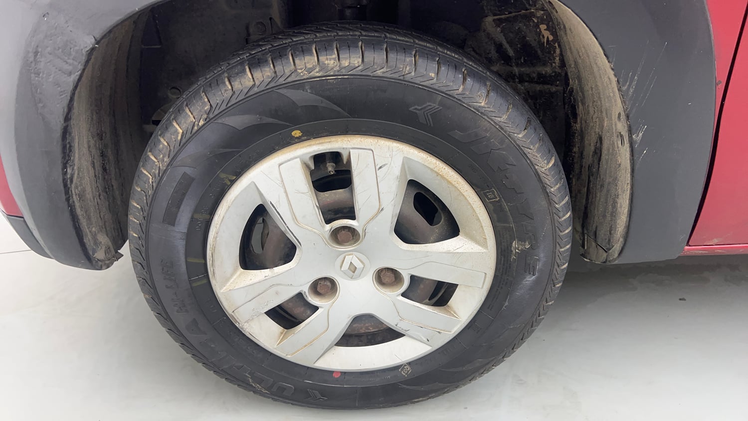 Used 2018 Renault Kwid 1.0 RXT AMT Opt Petrol Automatic tyres LEFT FRONT TYRE RIM VIEW