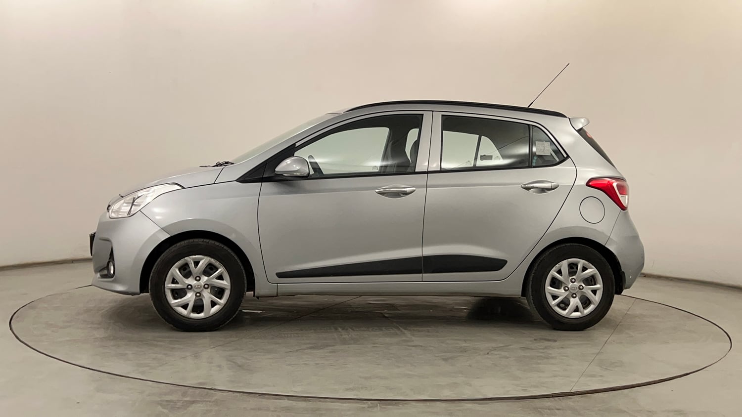 Used 2019 Hyundai Grand i10 Sportz 1.2 Kappa VTVT CNG (Outside Fitted) Cng Manual exterior LEFT SIDE VIEW