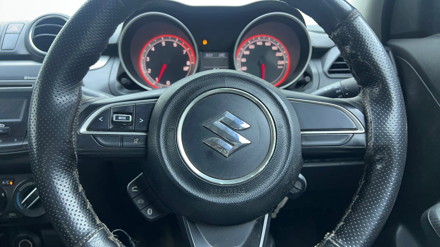Used 2019 Maruti Suzuki Swift VXi AMT Petrol Automatic top_features Steering mounted controls