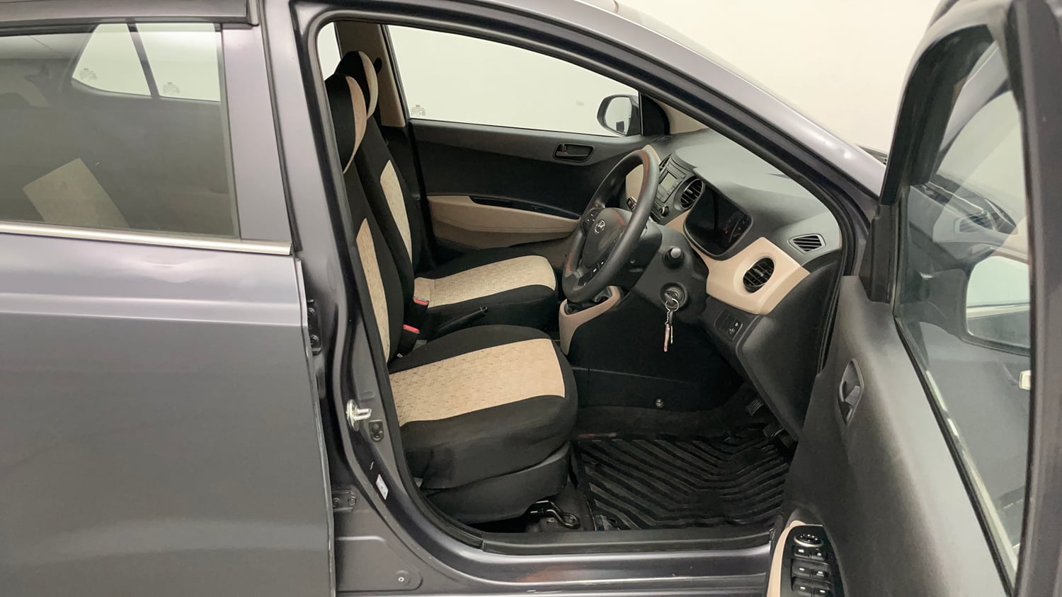 Used 2018 Hyundai Grand i10 Magna 1.2 Kappa VTVT Petrol Manual interior RIGHT SIDE FRONT DOOR CABIN VIEW