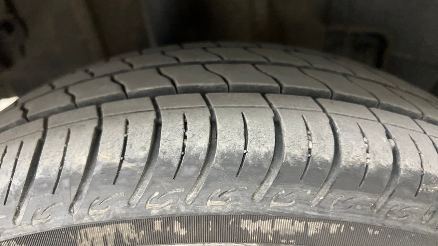 Used 2024 Tata Tigor XZA iCNG Cng Automatic tyres RIGHT REAR TYRE TREAD VIEW