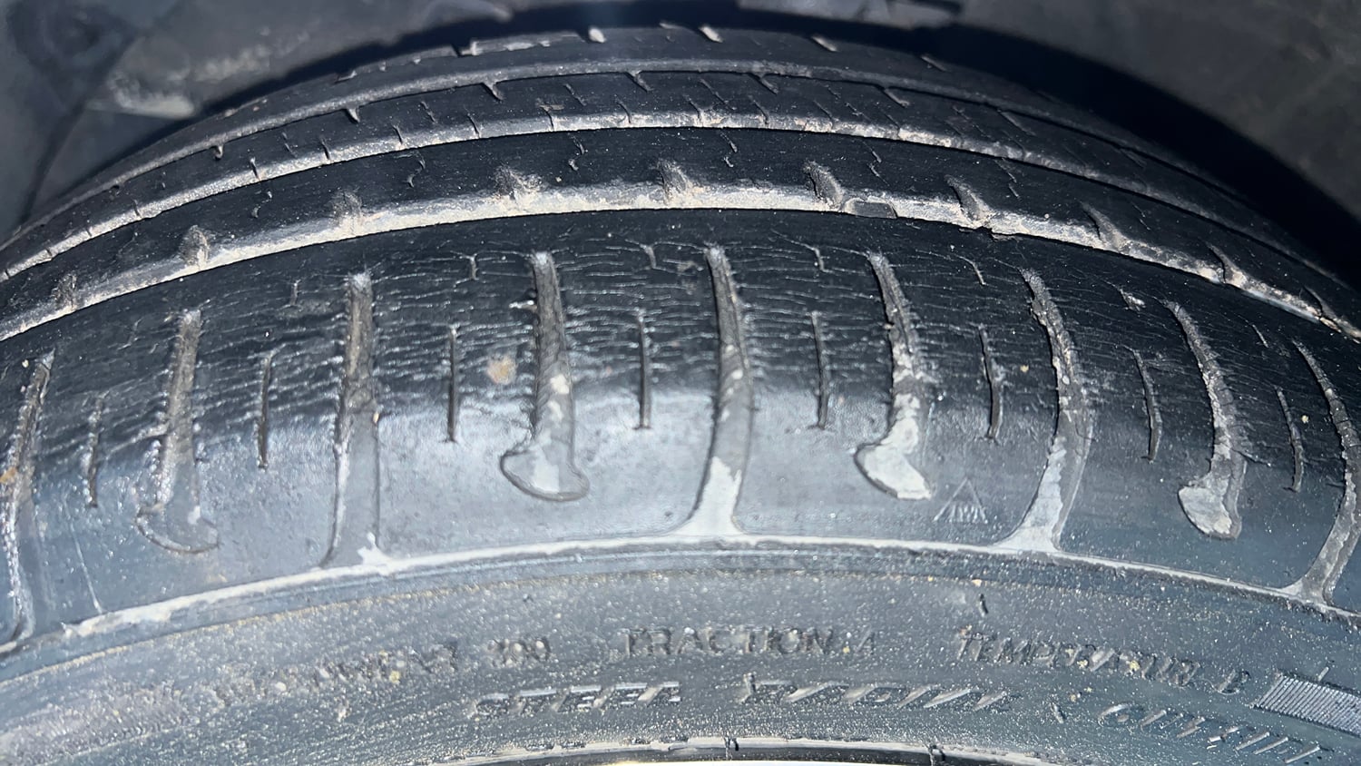 Used 2018 Hyundai Grand i10 Sportz (O) AT 1.2 Kappa VTVT Petrol Automatic tyres LEFT FRONT TYRE TREAD VIEW