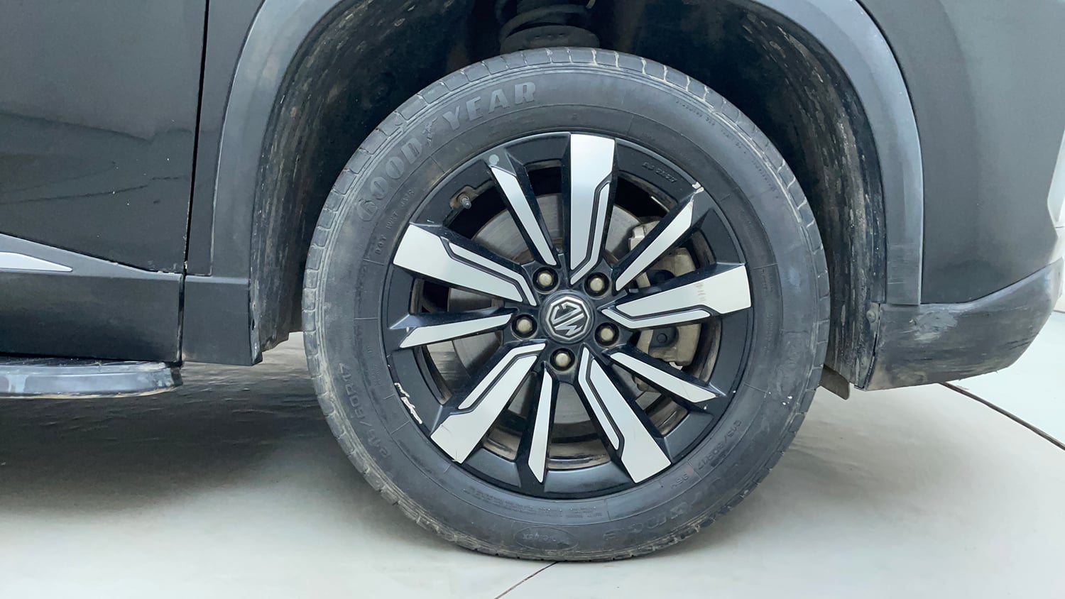 Used 2020 MG Motors Hector Sharp 1.5 DCT Petrol Petrol Automatic tyres RIGHT FRONT TYRE RIM VIEW