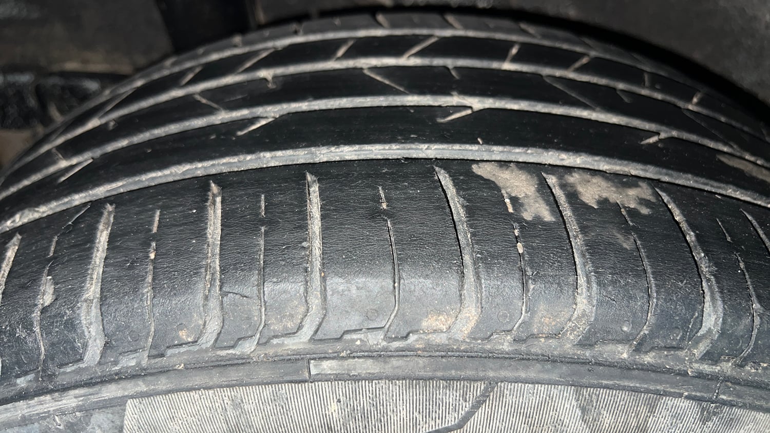 Used 2022 Hyundai Venue SX 1.0 Turbo iMT Petrol Manual tyres RIGHT REAR TYRE TREAD VIEW
