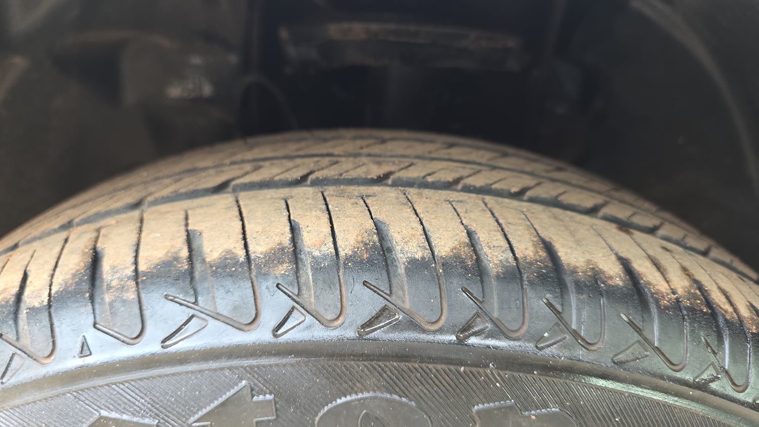 Used 2017 Tata Tiago Revotron XZ Petrol Manual tyres LEFT FRONT TYRE TREAD VIEW
