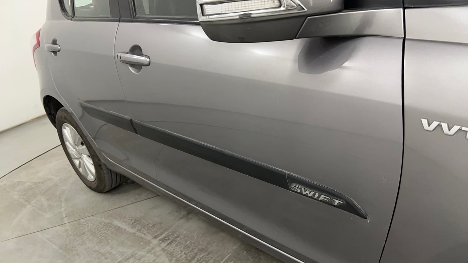 Used 2016 Maruti Suzuki Swift ZXi Petrol Manual dents MINOR SCRATCH