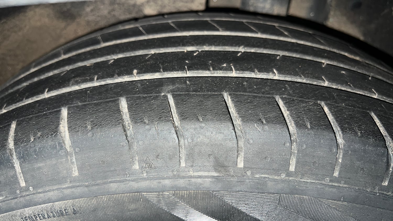 Used 2022 Hyundai Alcazar Prestige Exe (O) 7 STR 1.5 Diesel AT Diesel Automatic tyres LEFT REAR TYRE TREAD VIEW