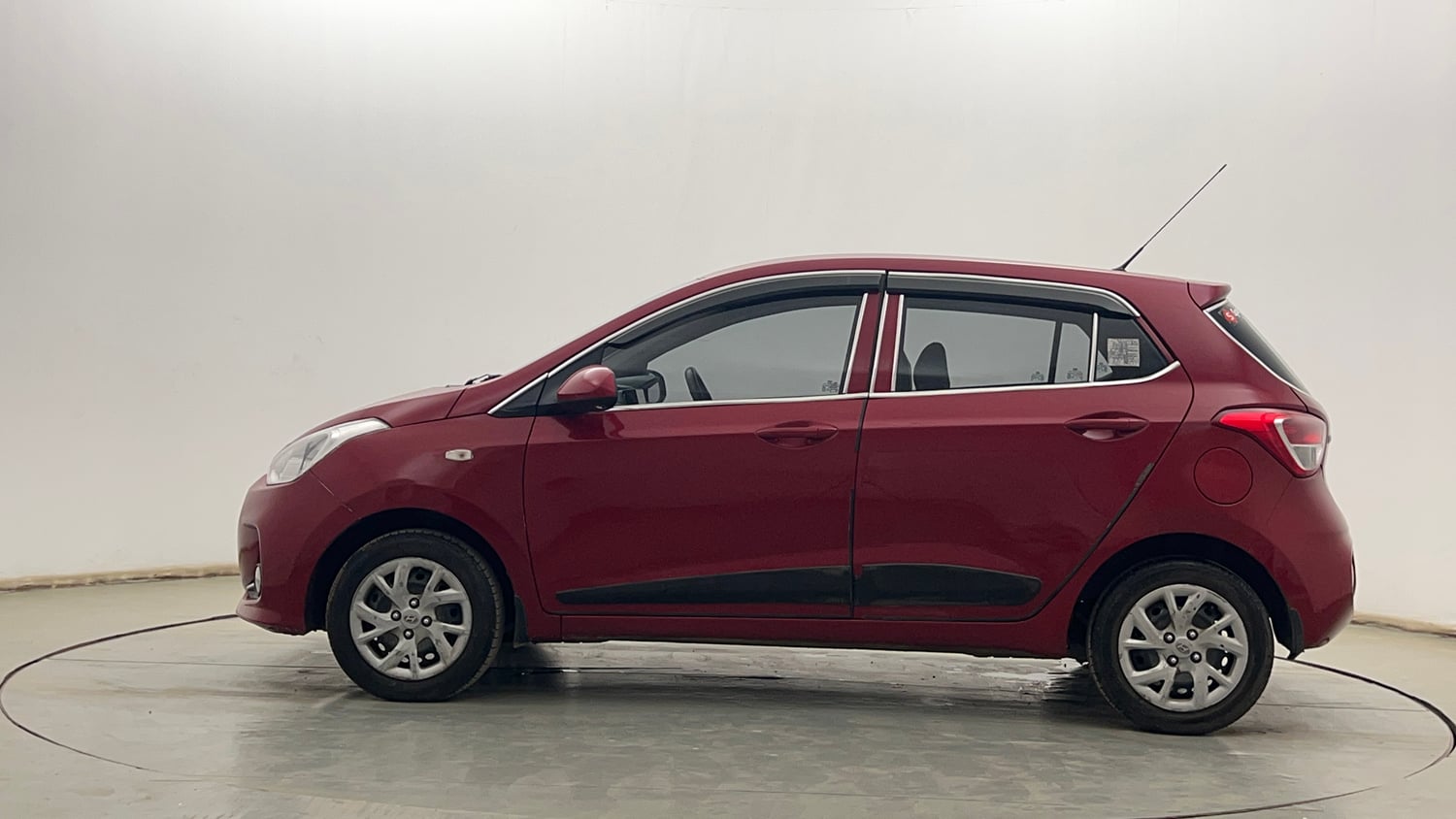 Used 2017 Hyundai Grand i10 Sportz 1.2 Kappa VTVT Petrol Manual exterior LEFT SIDE VIEW