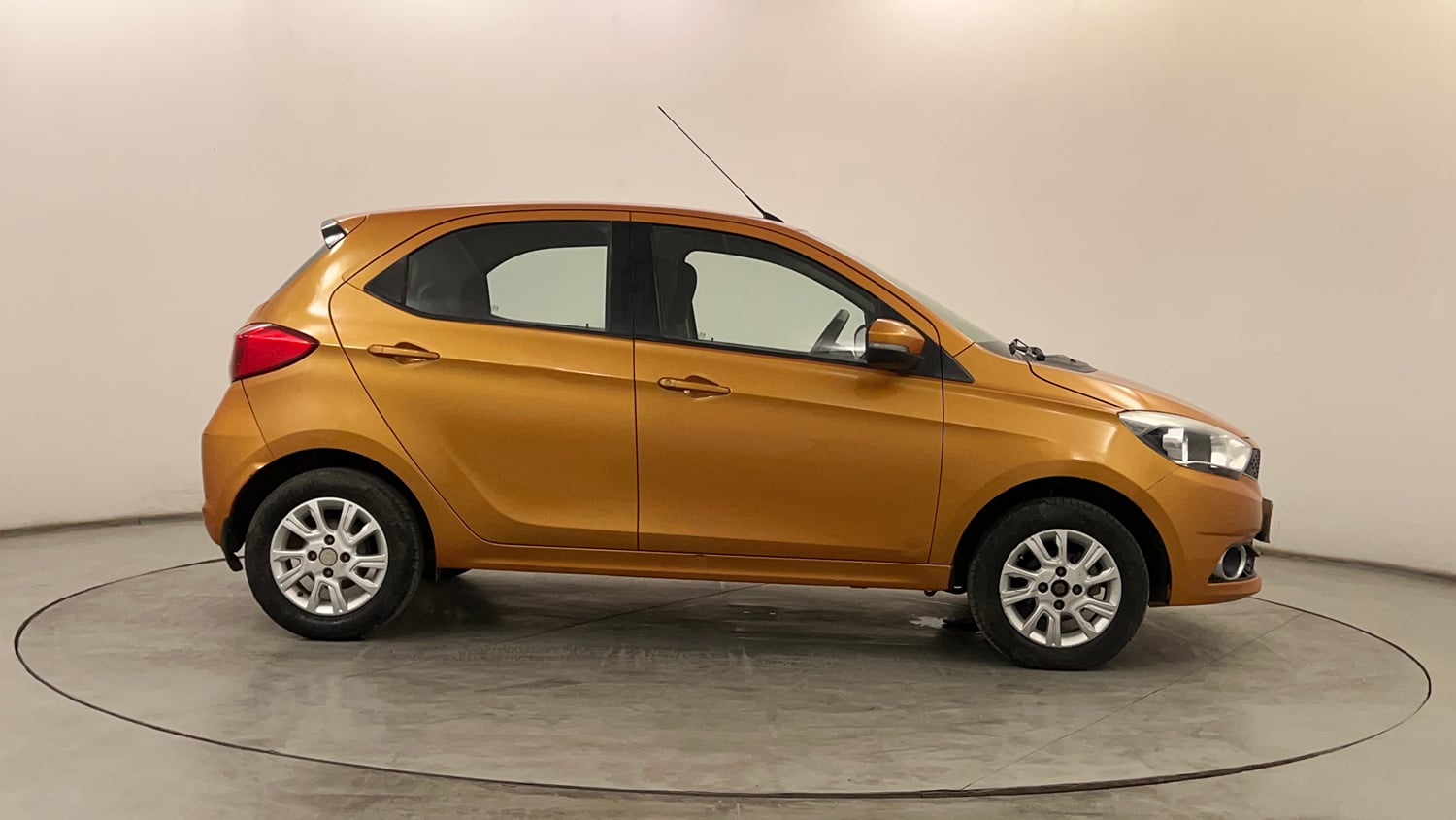 Used 2016 Tata Tiago Revotron XZ Petrol Manual exterior RIGHT SIDE VIEW