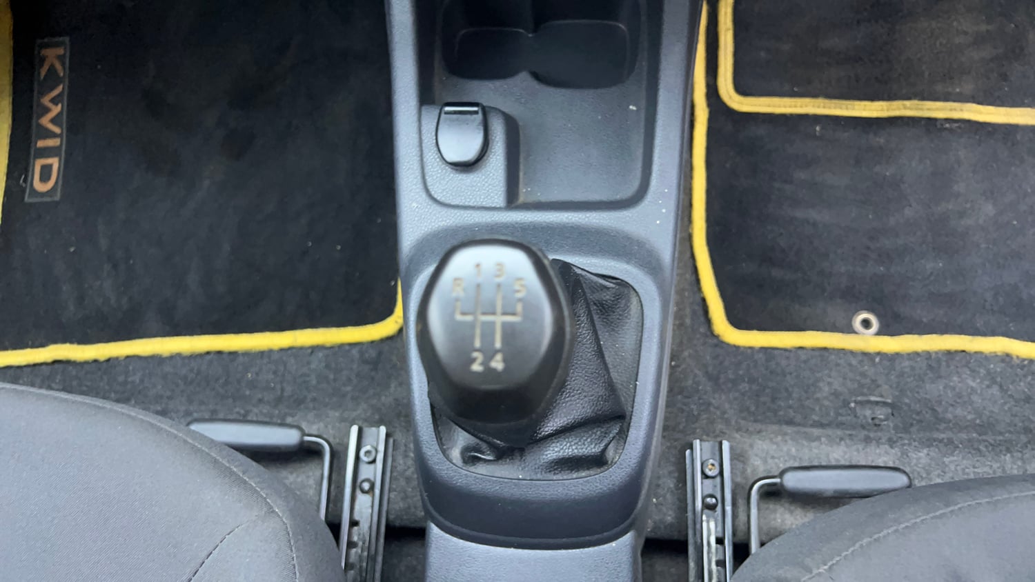 Used 2016 Renault Kwid RXT Petrol Manual interior GEAR  KNOB VIEW