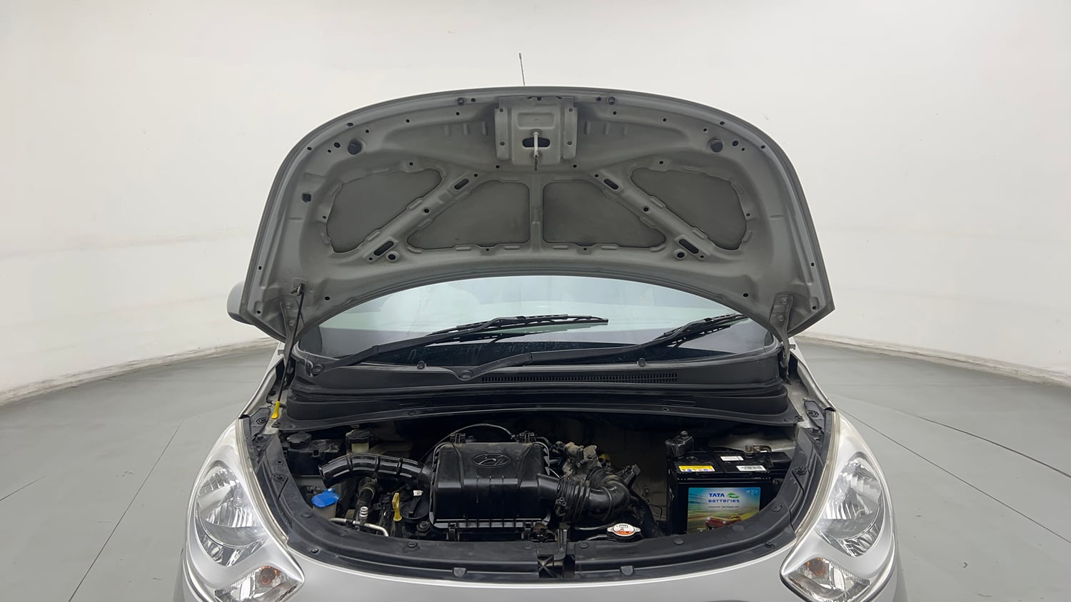 Used 2014 Hyundai i10 Sportz 1.1 iRDE2 Petrol Manual engine ENGINE & BONNET OPEN FRONT VIEW