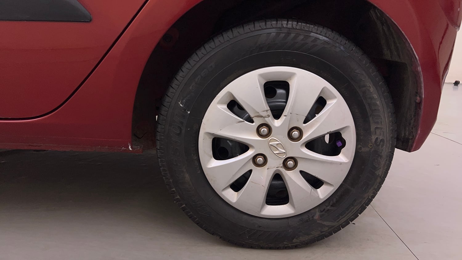 Used 2012 Hyundai i10 Magna 1.2 Kappa2 Petrol Manual tyres LEFT REAR TYRE RIM VIEW