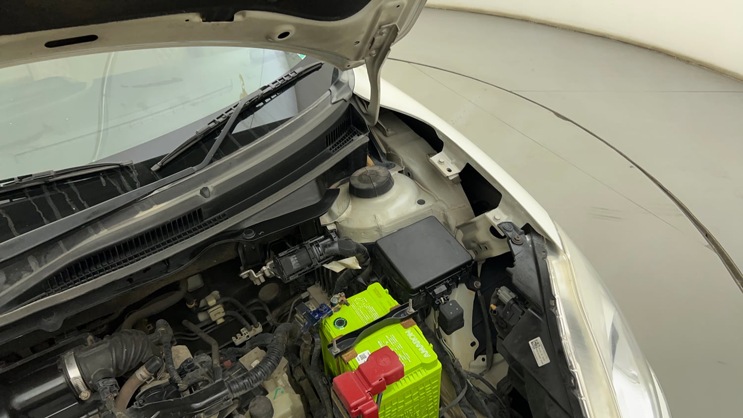 Used 2019 Maruti Suzuki Dzire VXi AMT Petrol Automatic engine ENGINE LEFT SIDE HINGE & APRON VIEW