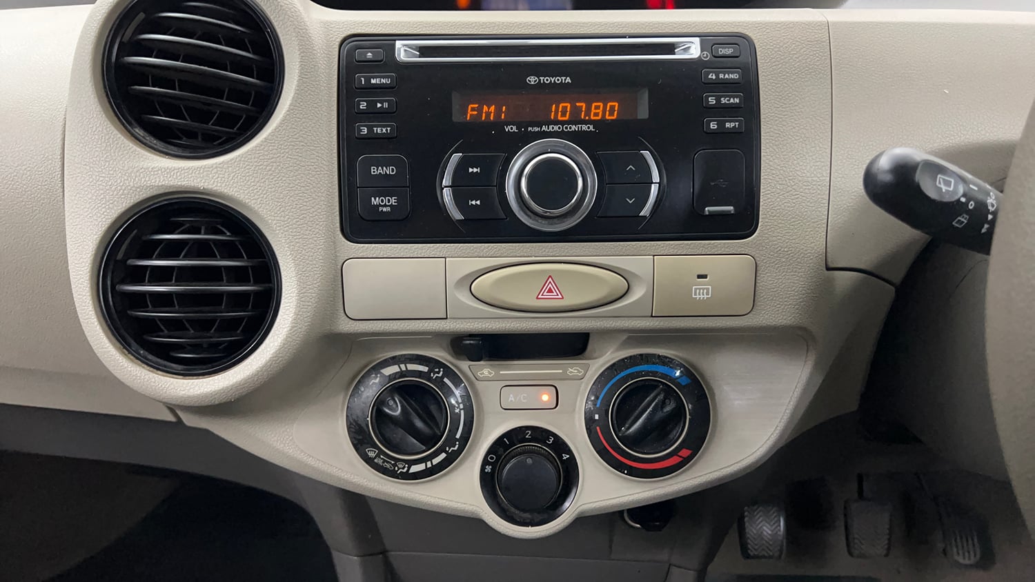 Used 2015 Toyota Etios Liva V Petrol Manual interior MUSIC SYSTEM & AC CONTROL VIEW