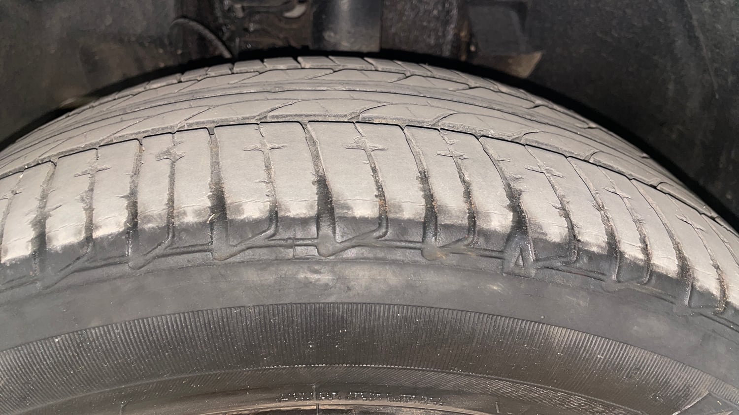 Used 2023 Tata Tiago XZ Plus Petrol Manual tyres LEFT FRONT TYRE TREAD VIEW