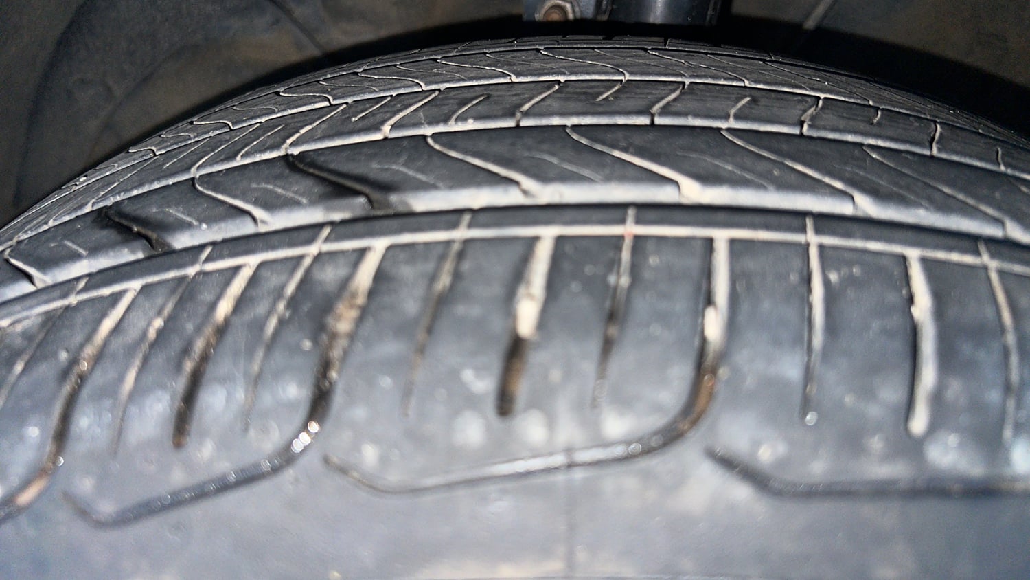 Used 2016 Maruti Suzuki Baleno Zeta 1.2 AT Petrol Automatic tyres LEFT FRONT TYRE TREAD VIEW
