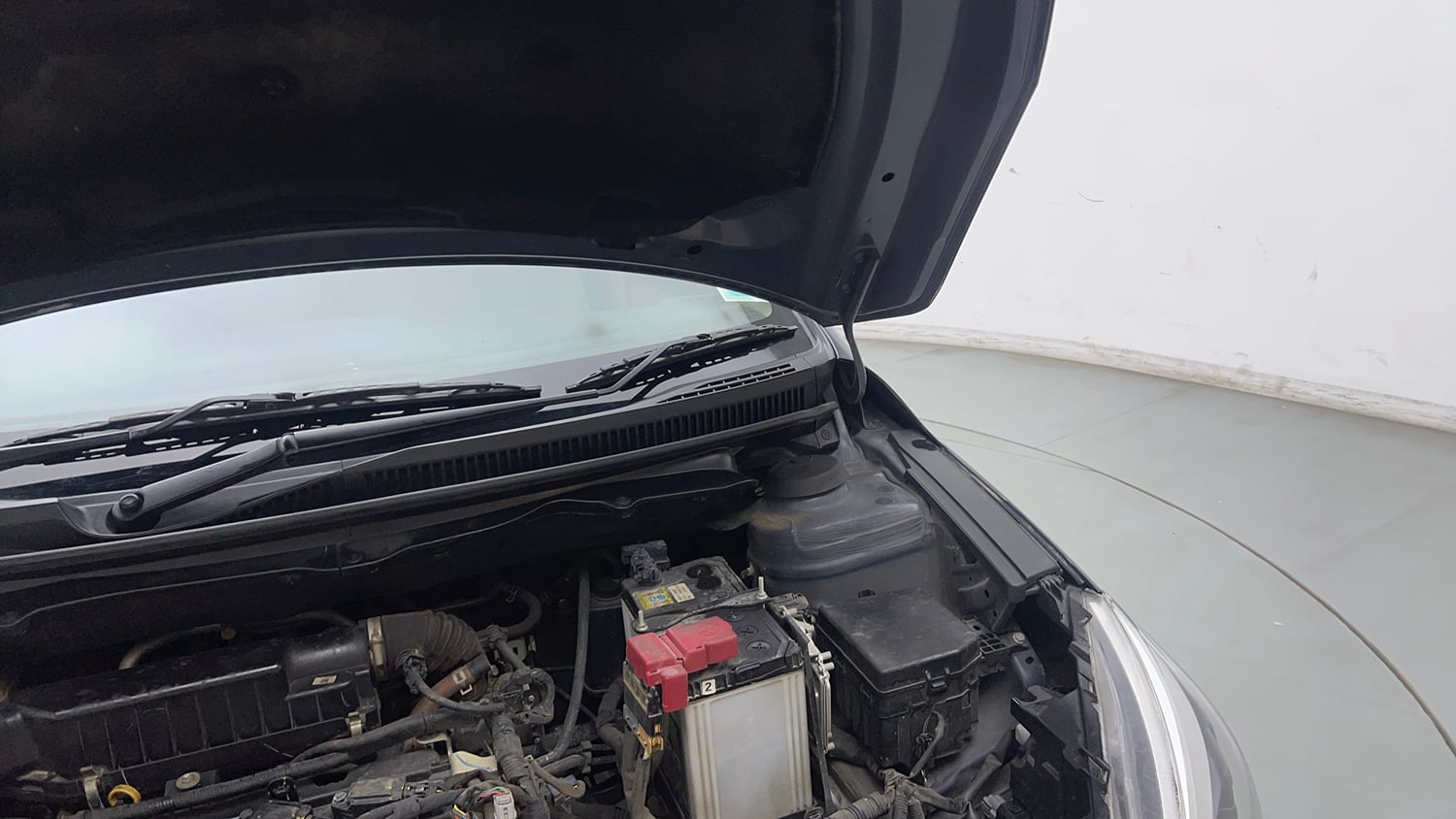Used 2023 Maruti Suzuki Ciaz Alpha 1.5 Petrol Manual engine ENGINE LEFT SIDE HINGE & APRON VIEW