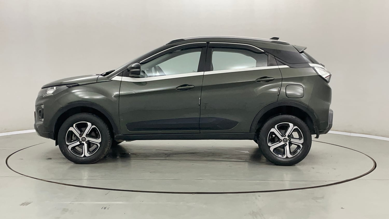 Used 2021 Tata Nexon XZ Plus Petrol Manual exterior LEFT SIDE VIEW