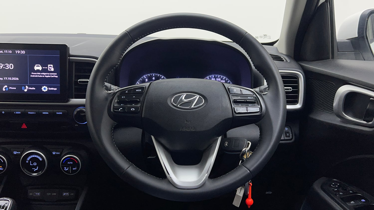 Used 2022 Hyundai Venue SX 1.0 Turbo iMT Petrol Manual interior STEERING VIEW