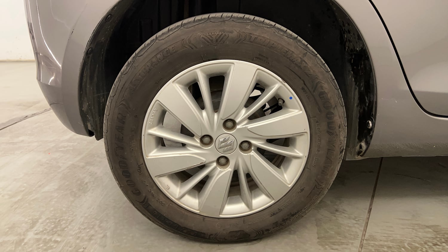 Used 2016 Maruti Suzuki Swift ZXi Petrol Manual tyres RIGHT REAR TYRE RIM VIEW