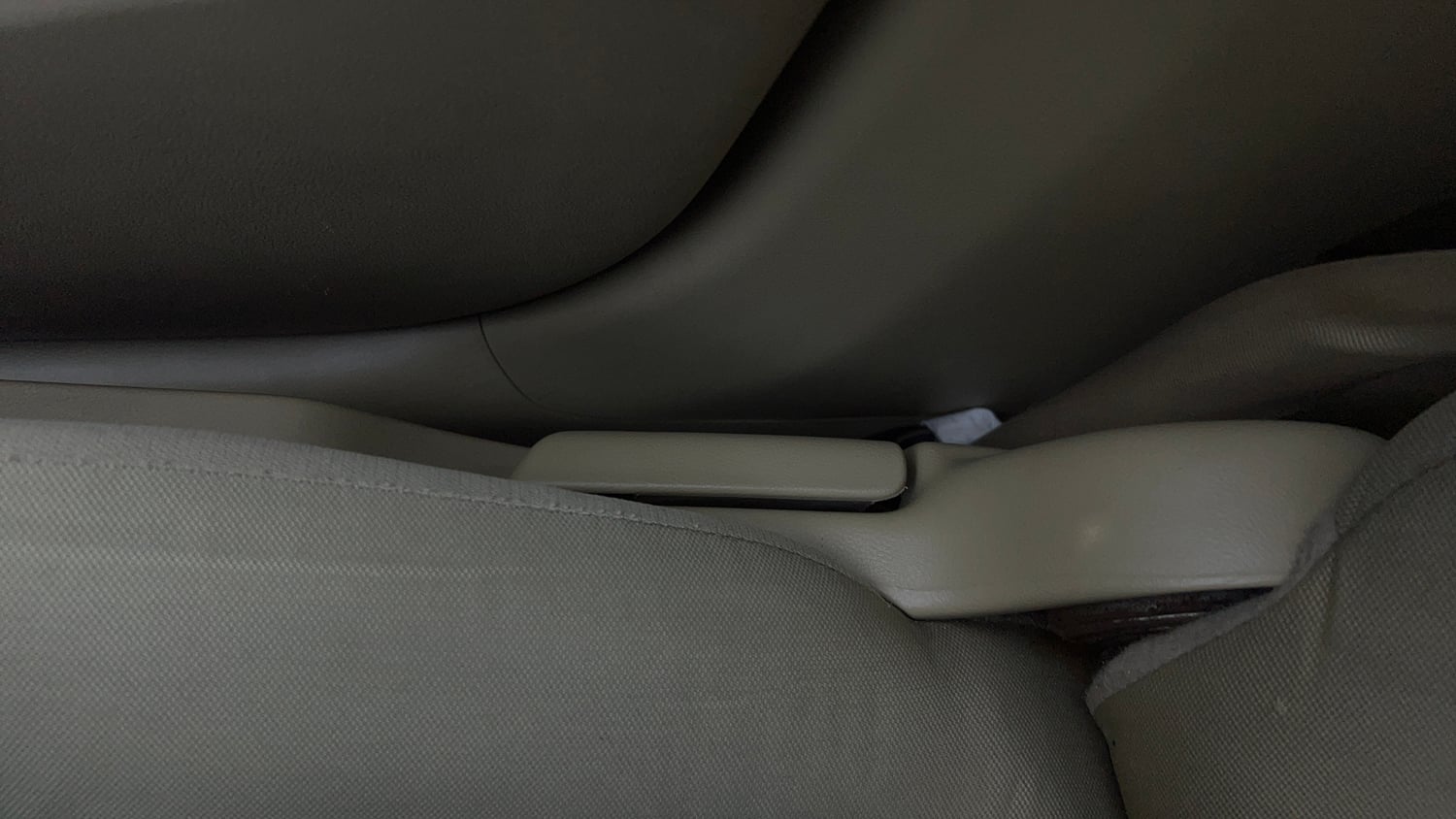 Used 2015 Honda Amaze 1.2 S i-VTEC Petrol Manual top_features Driver height adjustable seat