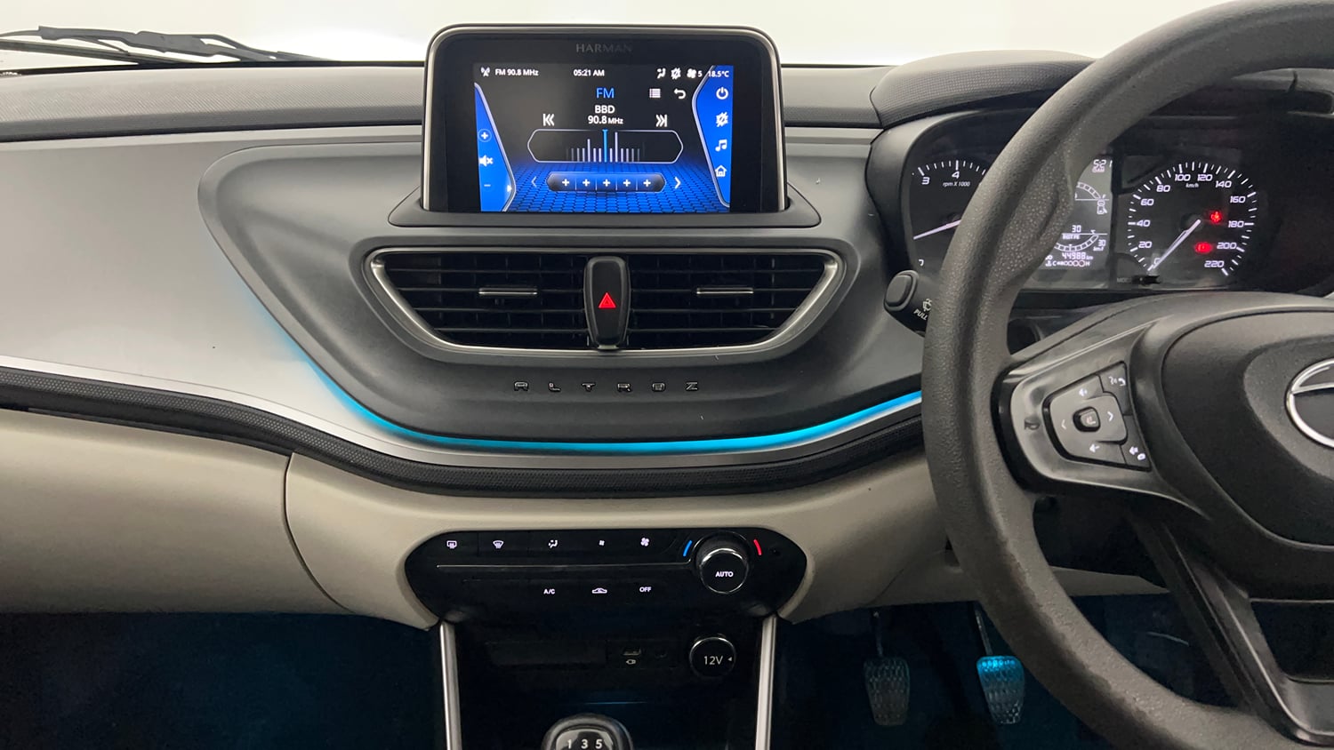 Used 2021 Tata Altroz XZ Petrol Petrol Manual interior MUSIC SYSTEM & AC CONTROL VIEW