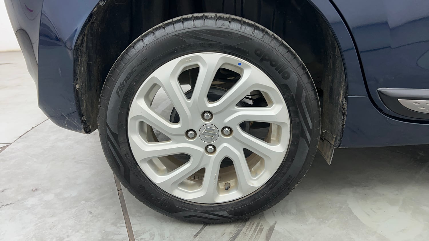 Used 2023 Maruti Suzuki Baleno Zeta AGS Petrol Automatic tyres RIGHT REAR TYRE RIM VIEW