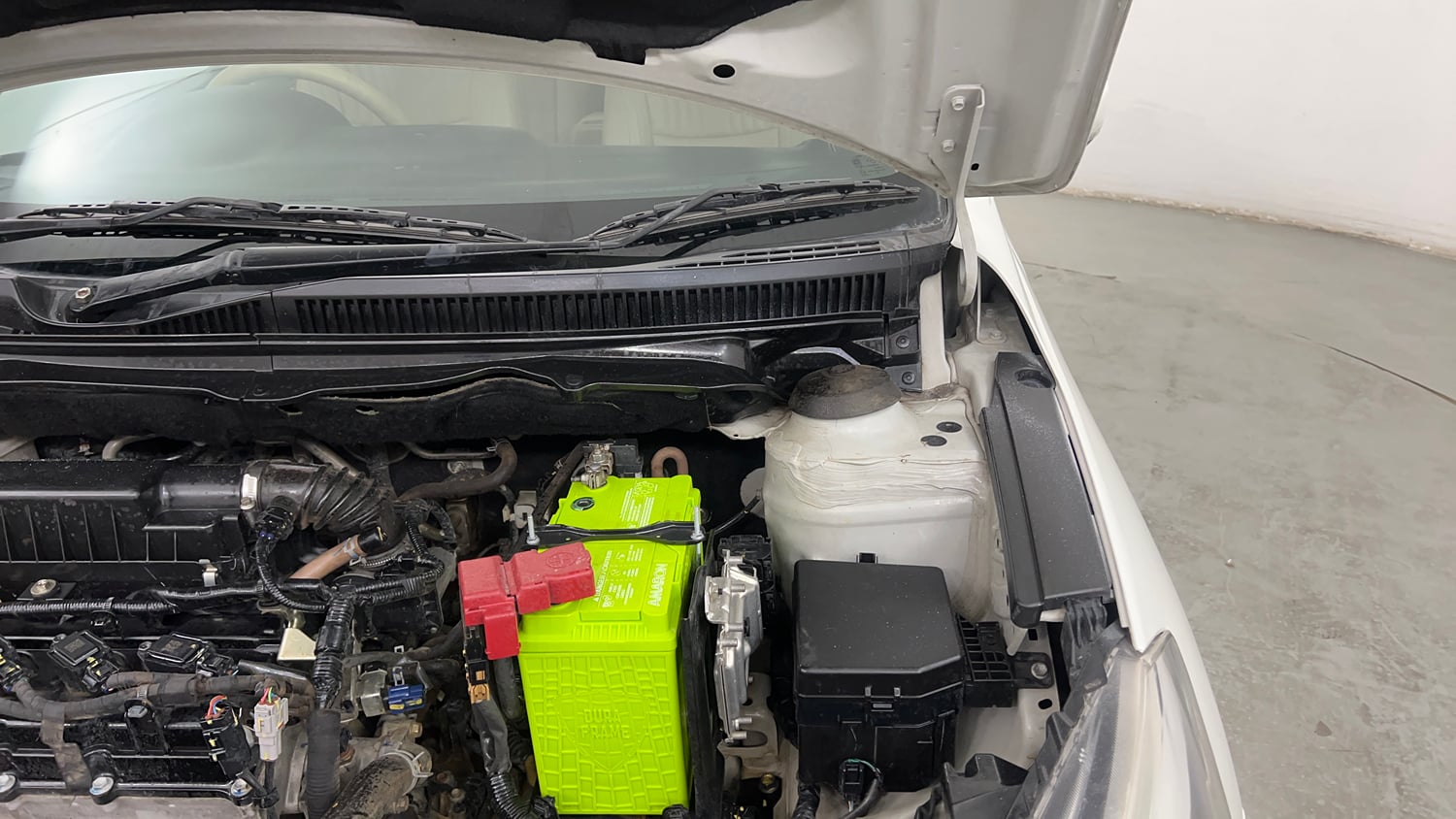 Used 2022 Maruti Suzuki Ciaz Zeta 1.5 Petrol Manual engine ENGINE LEFT SIDE HINGE & APRON VIEW