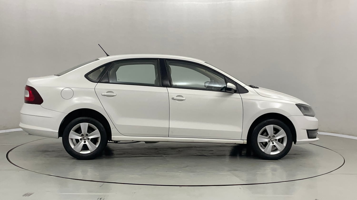 Used 2019 Skoda Rapid Ambition 1.6 MPI AT Petrol Automatic exterior RIGHT SIDE VIEW
