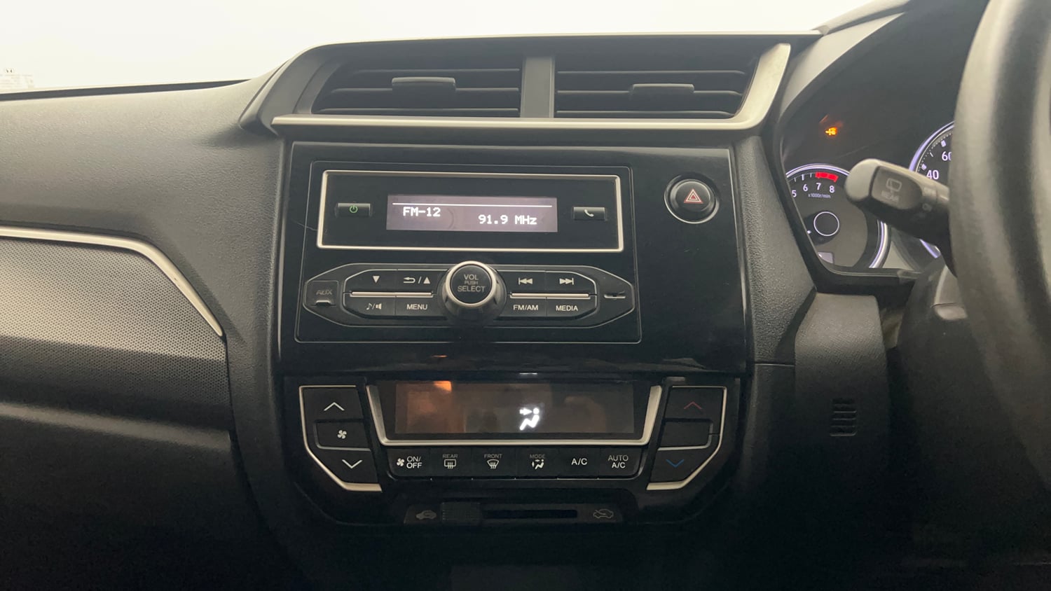 Used 2017 Honda BR-V V CVT Petrol Petrol Automatic top_features Integrated (in-dash) music system