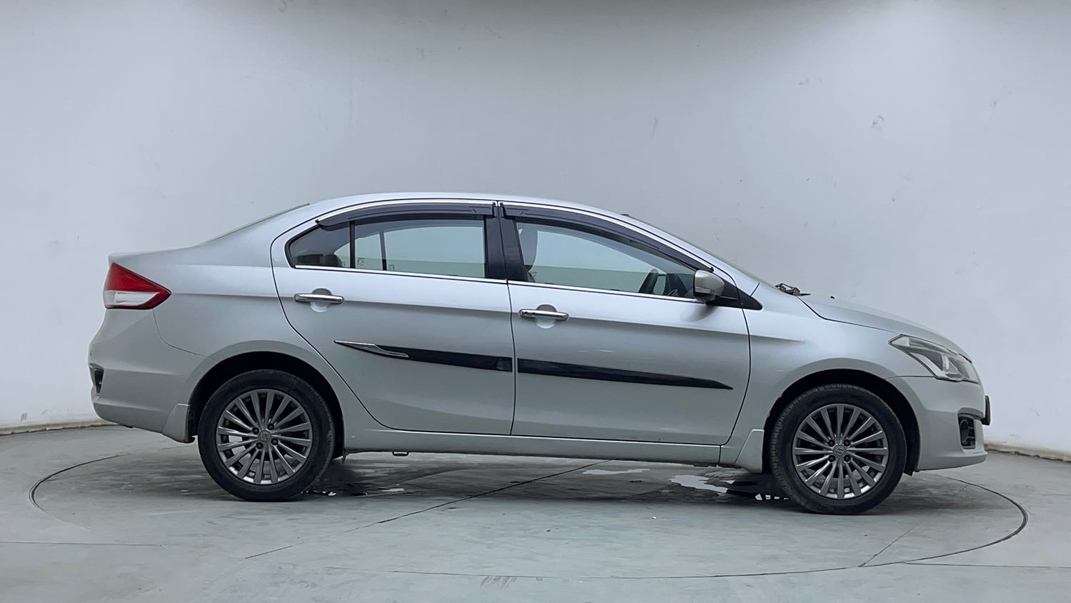 Used 2017 Maruti Suzuki Ciaz Alpha 1.4 AT Petrol Automatic exterior RIGHT SIDE VIEW