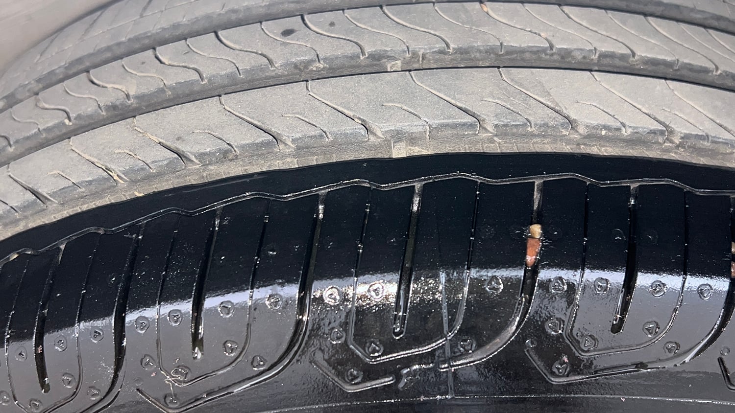 Used 2015 Toyota Etios Liva G Petrol Manual tyres LEFT REAR TYRE TREAD VIEW