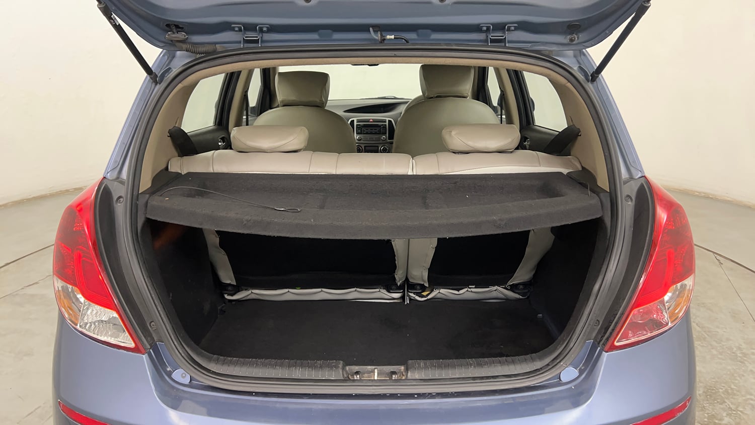 Used 2014 Hyundai i20 Asta 1.2 Petrol Manual interior DICKY INSIDE VIEW