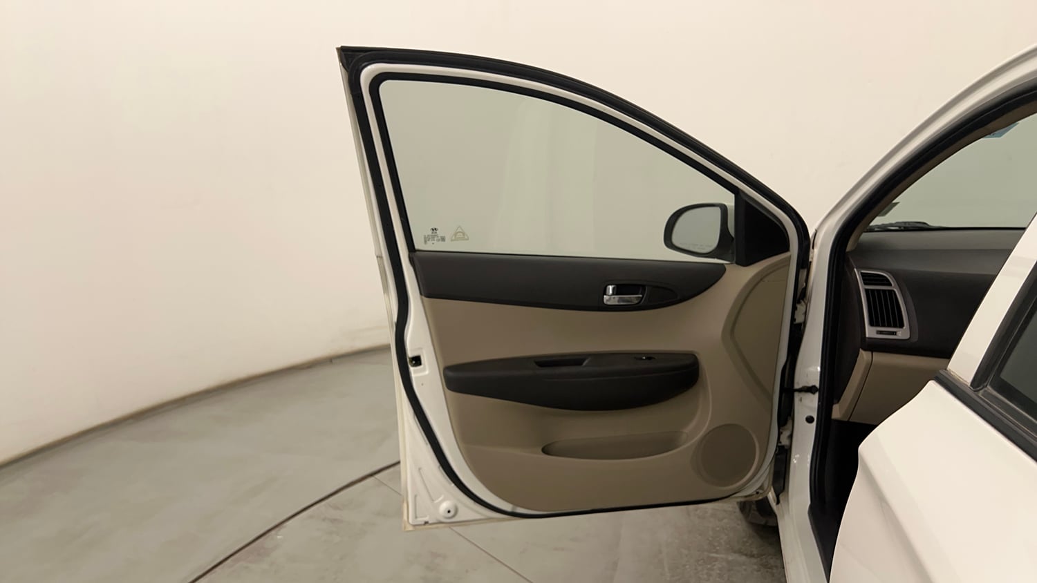 Used 2013 Hyundai i20 Asta 1.2 Petrol Manual interior LEFT FRONT DOOR OPEN VIEW