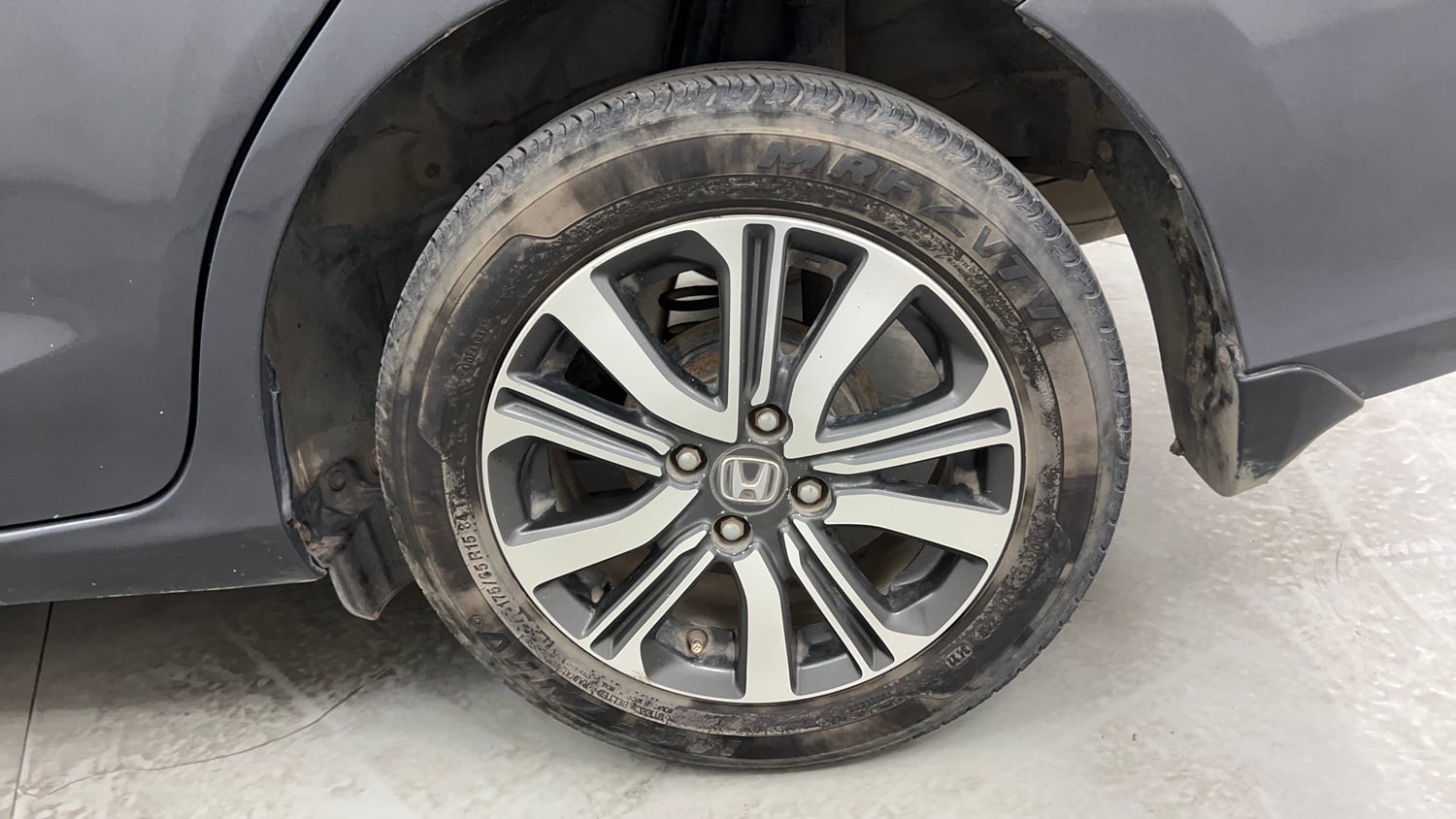 Used 2022 Honda Amaze VX CVT 1.2 Petrol Petrol Automatic tyres LEFT REAR TYRE RIM VIEW