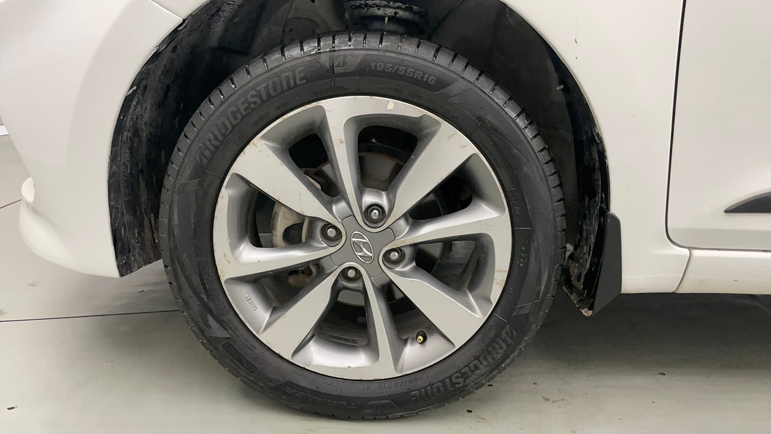 Used 2017 Hyundai Elite i20 Asta 1.2 (O) Petrol Manual tyres LEFT FRONT TYRE RIM VIEW